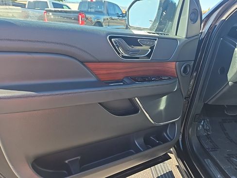 Used 2024 Lincoln Navigator L 4WD image 9