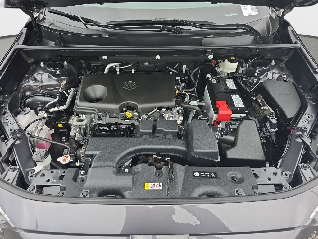 Used 2025 Toyota RAV4 XLE AWD/4WD image 32