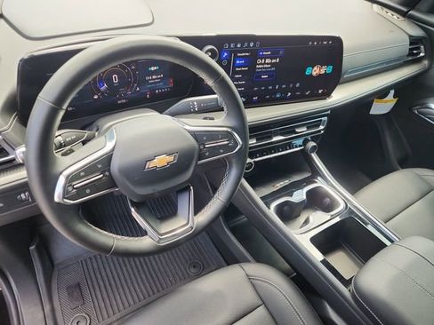 Used 2025 Chevrolet Traverse LT w/ Driver Confidence Package FWD image 10