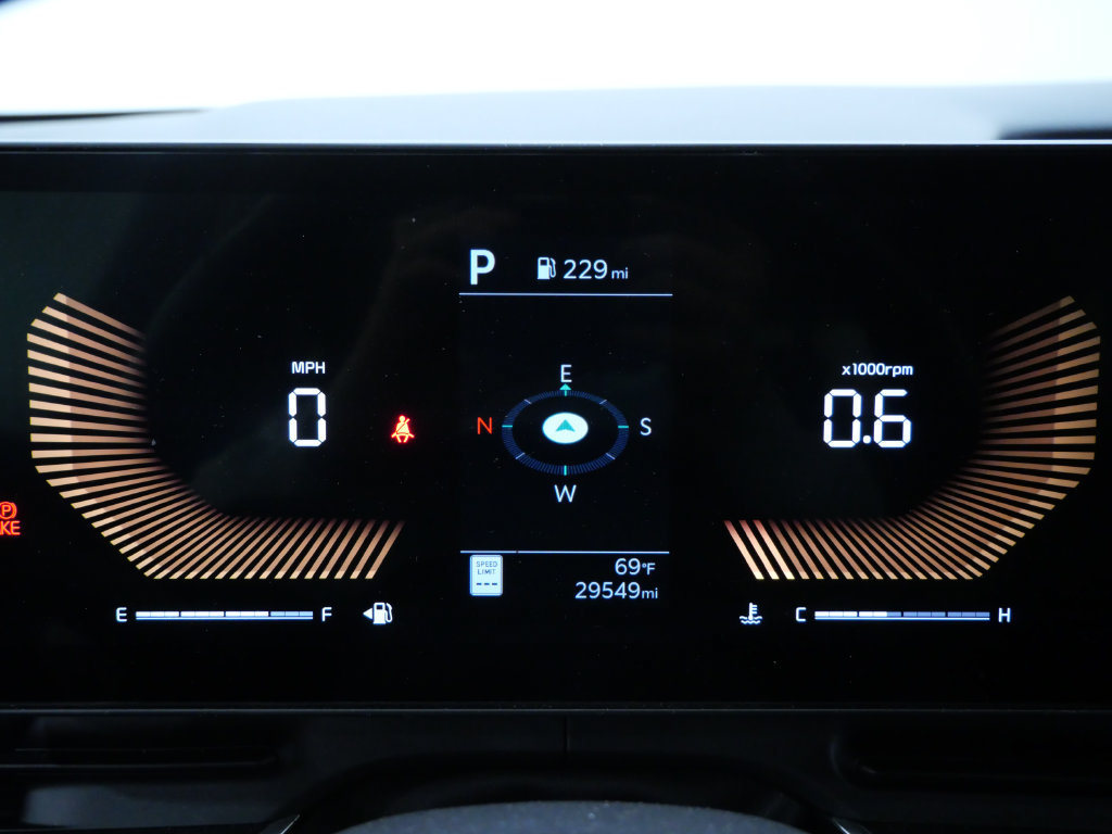 Used 2025 Kia Carnival FWD image 14