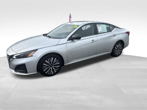 Used 2024 Nissan Altima 2.5 SV image 3