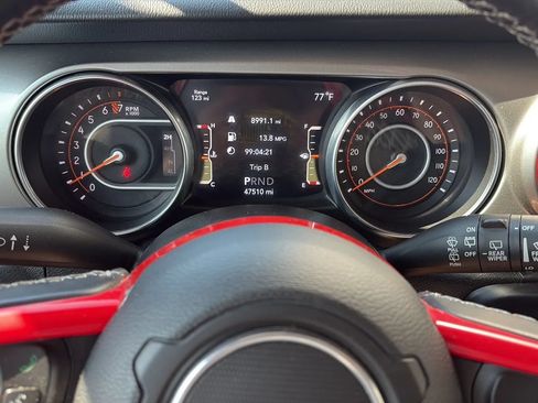 Used 2021 Jeep Wrangler Unlimited Sahara w/ Uconnect 4C Nav & Sound Group AWD/4WD image 21