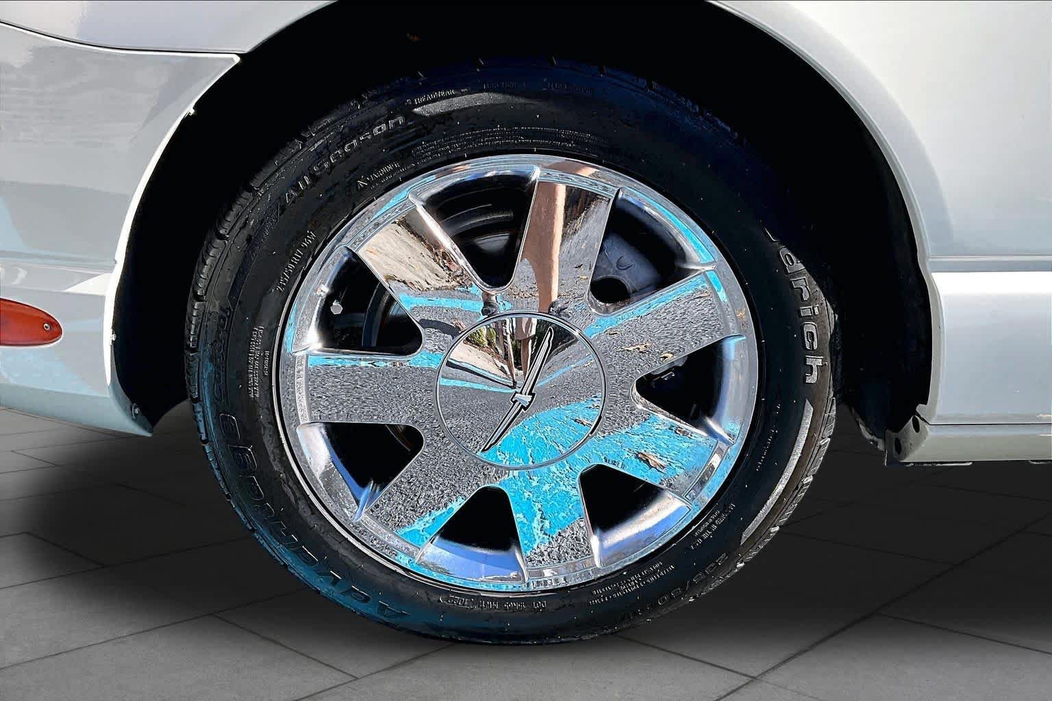 Used 2002 Ford Thunderbird RWD image 9