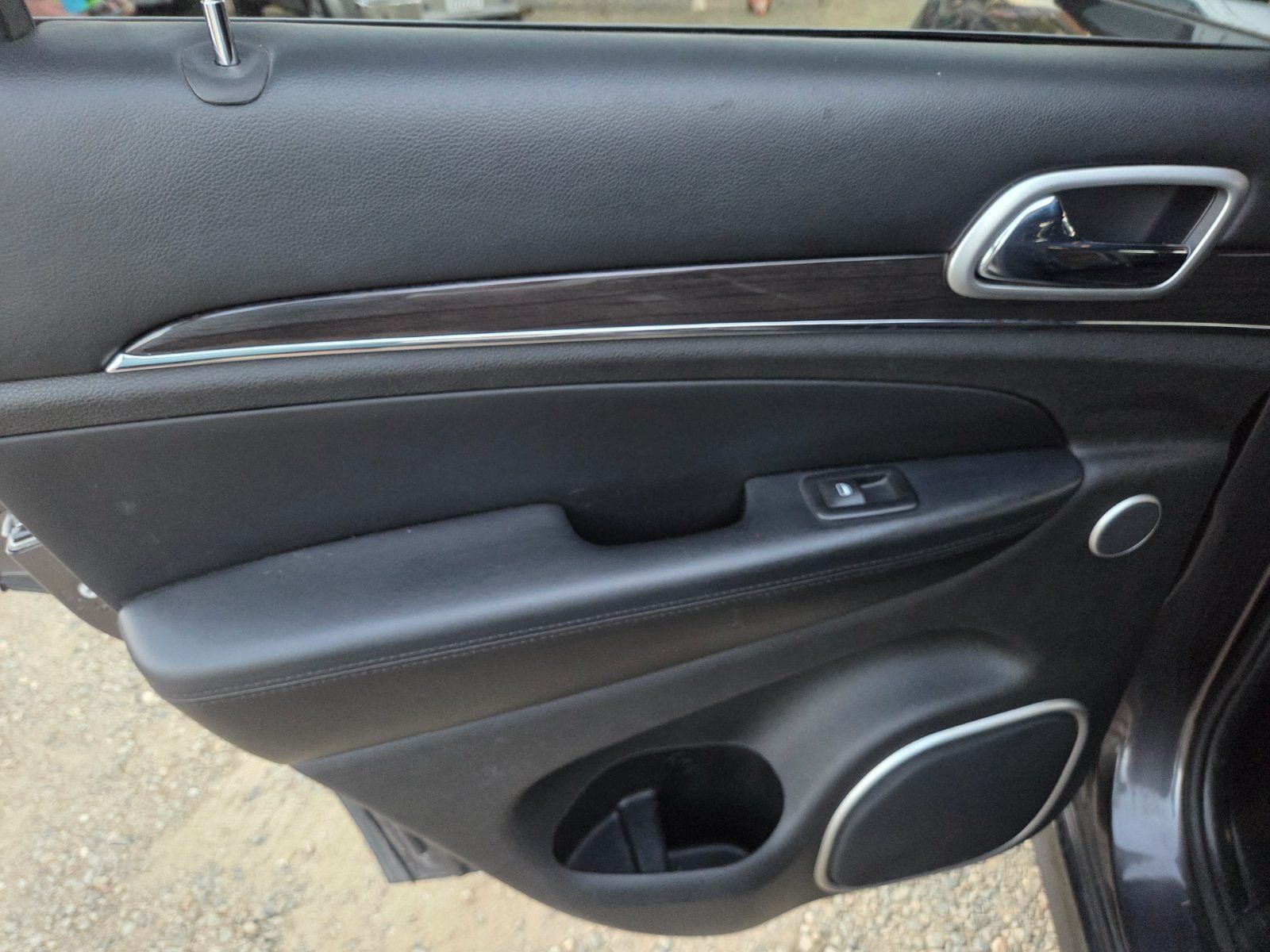 Used 2015 Jeep Grand Cherokee High Altitude RWD image 10