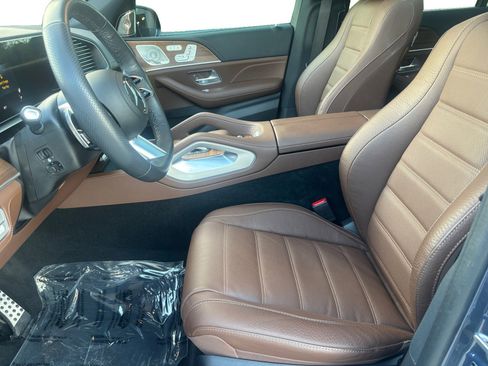 Used 2024 Mercedes-Benz GLS 450 4MATIC image 9
