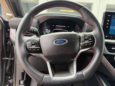 Used 2025 Ford Explorer ST-Line w/ ST-Line Street Pack AWD/4WD image 14