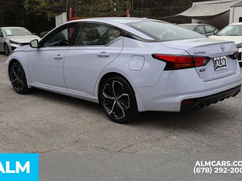 Used 2025 Nissan Altima 2.5 SR FWD image 9
