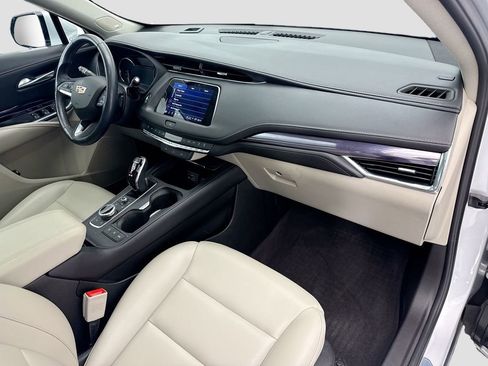 Used 2022 Cadillac XT4 Luxury w/ Driver Awareness Package image 15