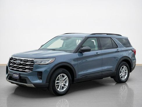 New 2026 Ford Explorer Active RWD image 3