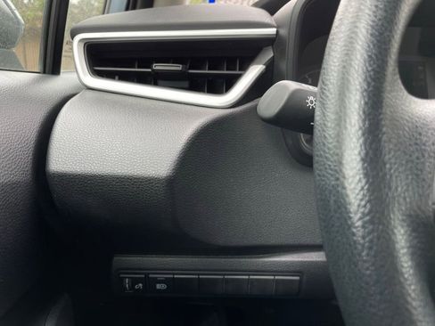 Used 2025 Toyota Corolla LE FWD image 13