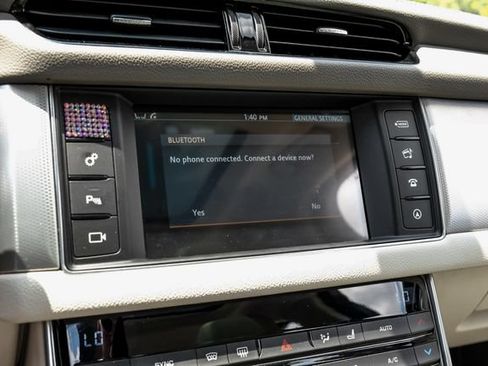 Used 2016 Jaguar XF Prestige RWD image 35