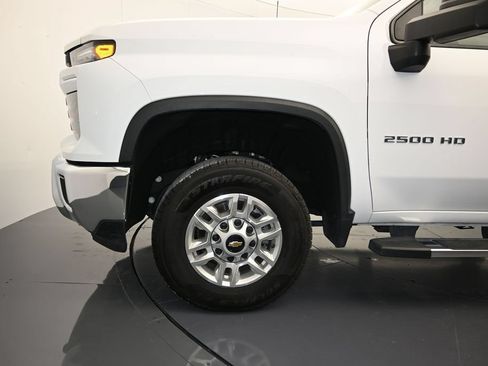 Used 2025 Chevrolet Silverado 2500 LT w/ Convenience Package AWD/4WD image 9