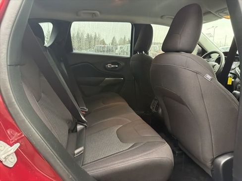 Used 2019 Jeep Cherokee Latitude w/ Popular Appearance Group image 14