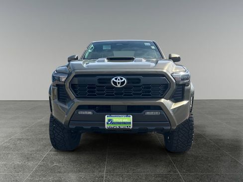 Used 2024 Toyota Tacoma TRD Sport AWD/4WD image 2