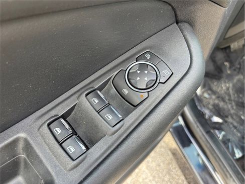 Used 2020 Ford Edge SE image 22