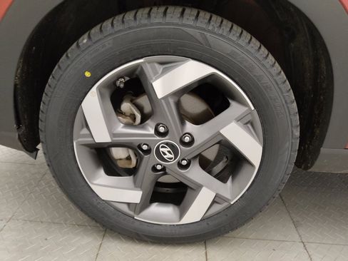 Used 2025 Hyundai Venue SEL FWD image 31