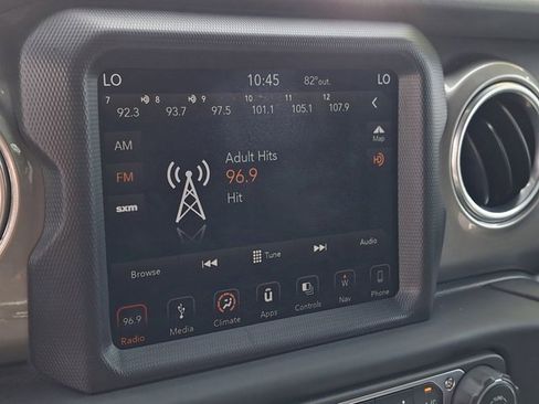 Used 2018 Jeep Wrangler Unlimited Sahara image 24