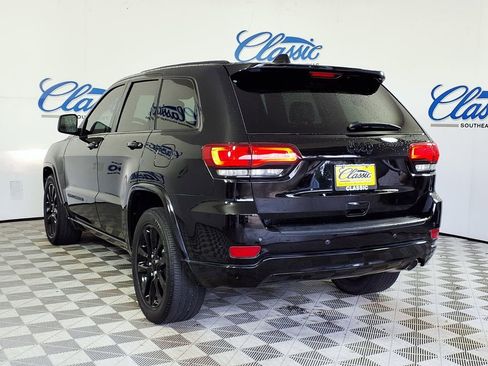 Used 2021 Jeep Grand Cherokee Laredo X RWD image 2