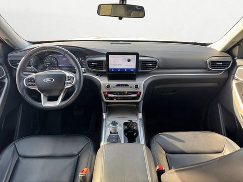 Used 2023 Ford Explorer XLT w/ Equipment Group 202A image 11