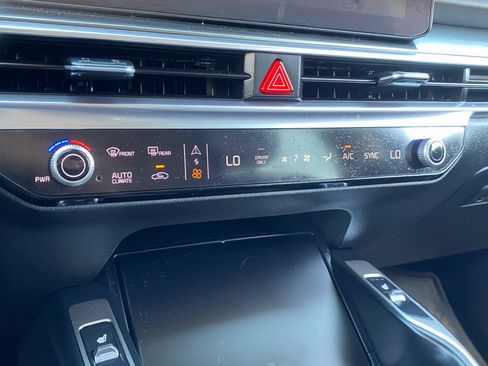 Certified 2025 Kia Sorento EX w/ EX Panoramic Sunroof Package AWD/4WD image 28