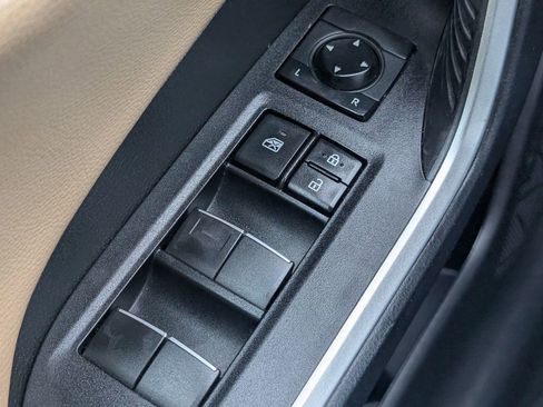 Used 2020 Toyota RAV4 Limited image 11