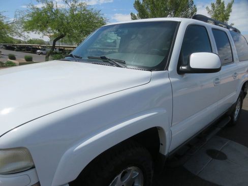 Used 2003 Chevrolet Suburban Z71 AWD/4WD image 8
