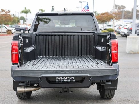 Certified 2025 Toyota Tacoma SR5 AWD/4WD image 25