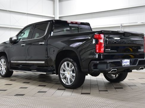 Used 2025 Chevrolet Silverado 1500 High Country w/ High Country Premium Package AWD/4WD image 6