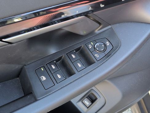 Used 2025 BMW i5 eDrive40i w/ Premium Package image 15