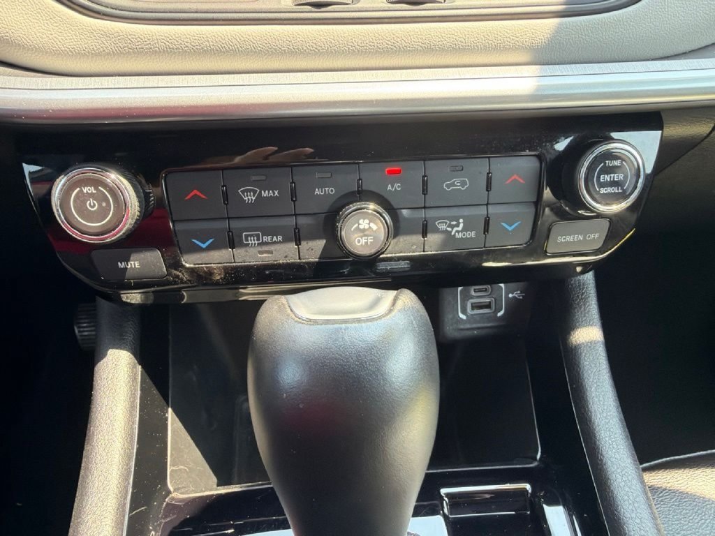 Used 2025 Jeep Compass Limited AWD/4WD image 25