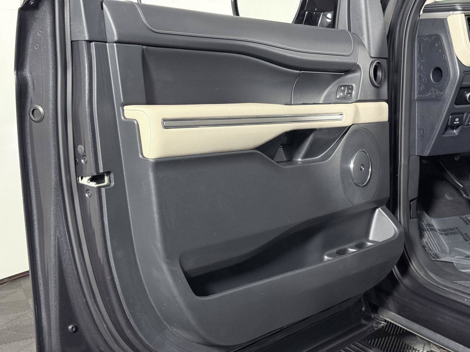 Used 2023 Ford Expedition Limited AWD/4WD image 29