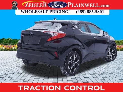 Used 2022 Toyota C-HR XLE image 4