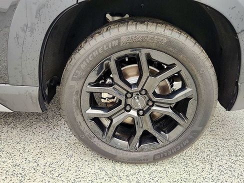 Used 2025 Honda Pilot Touring image 9