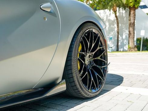 Used 2018 Ferrari 812 Superfast RWD image 40