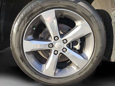 Used 2021 Jeep Grand Cherokee L Limited w/ Luxury Tech Group II image 9