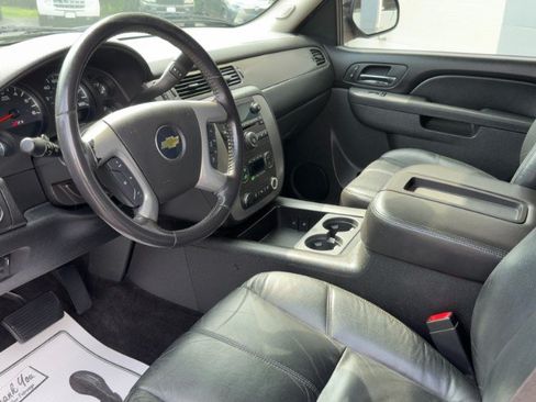 Used 2011 Chevrolet Avalanche LT w/ Luxury Package AWD/4WD image 9