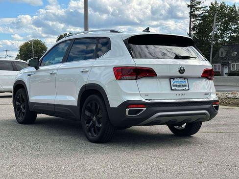 Certified 2022 Volkswagen Taos SE w/ Panoramic Sunroof Package image 4