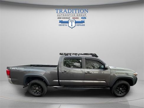 Used 2017 Toyota Tacoma TRD Sport image 5