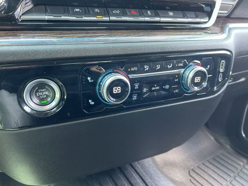 Used 2024 GMC Sierra 1500 SLE image 32