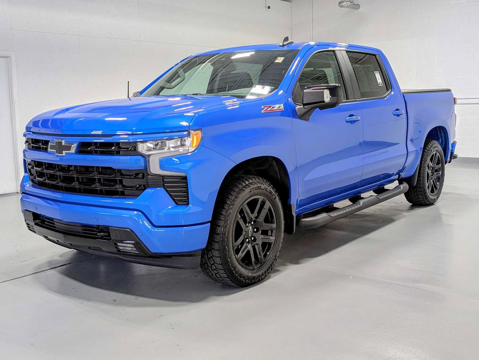 Used 2025 Chevrolet Silverado 1500 RST w/ Convenience Package II AWD/4WD image 1