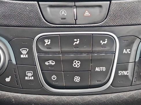 Used 2024 Chevrolet Malibu LT image 28