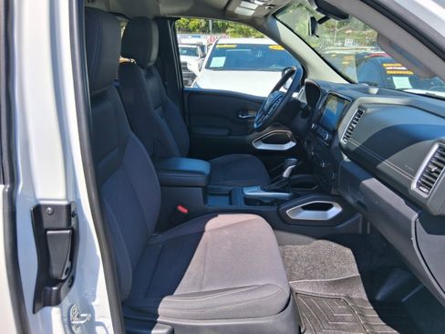 Used 2023 Nissan Frontier SV RWD image 9