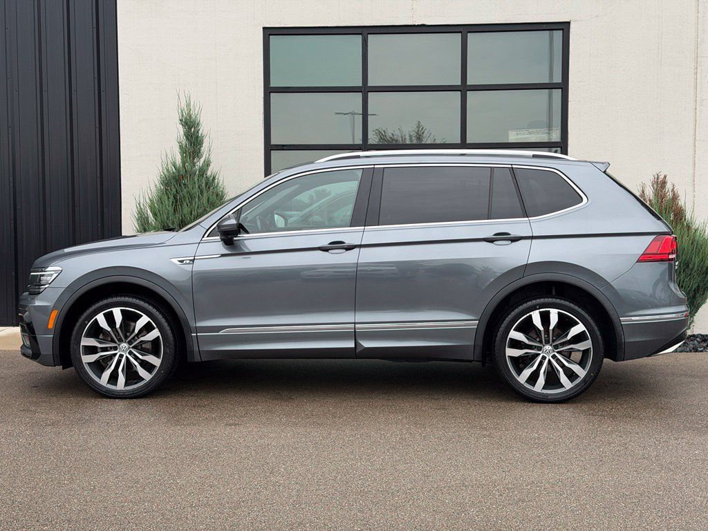 Used 2018 Volkswagen Tiguan SEL Premium w/ R-Line Package AWD/4WD image 2