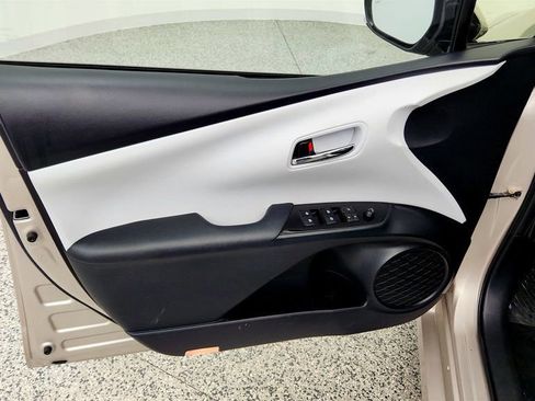 Used 2018 Toyota Prius Prime Advanced FWD image 10