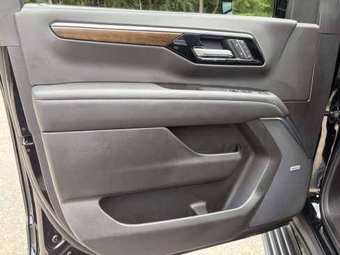 Used 2026 Chevrolet Tahoe High Country RWD image 5