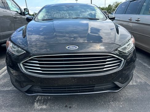 Used 2020 Ford Fusion SE FWD image 2