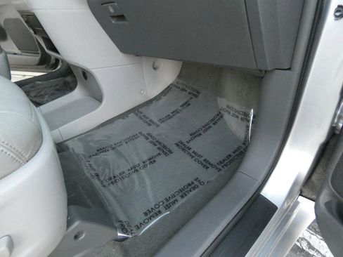 Used 2015 Toyota Sienna XLE image 32