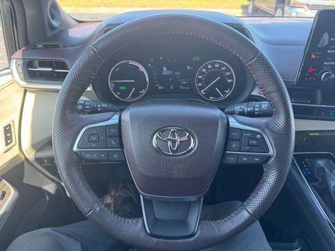 Certified 2023 Toyota Sienna Platinum image 22