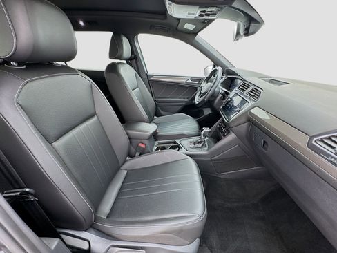 Used 2022 Volkswagen Tiguan SE R-Line image 21