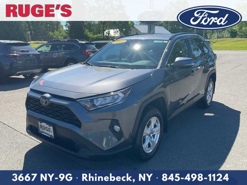 Used 2021 Toyota RAV4 XLE w/ XLE Grade Weather Package AWD/4WD image 8